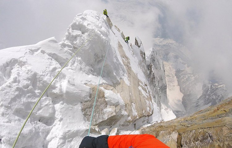 barrabescom's tweet photo. Video: Hansjorg Auer, David Lama y Alex Blümel, en la arista Sureste del Annapurna III, uno de los grandes retos pendientes del alpinismo mundial
https://t.co/C3aoEYfeEu https://t.co/pBfMN171nf