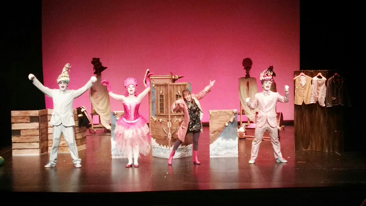 Locos_Fantasmas's tweet photo. Algunas imágenes de la actuación de ayer en @Ayto_Las_Rozas @CulturaLasRozas
Increíble función. Gracias a todos!!!

#EsosLocosFantasmas https://t.co/Hhi9jmrLe3