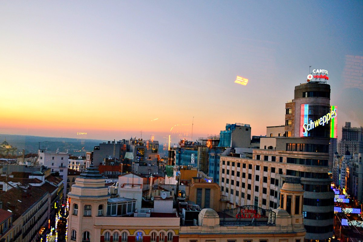 oneBeautifulli's tweet photo. amazing madrid city view !!!! envie de découvrir madrid ? https://t.co/kFIrka1sz7
#Travel #Madrid #ChristmasEve2017 https://t.co/oQVh8m46Sc