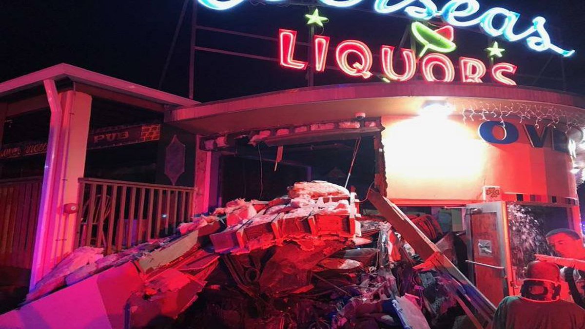 Pickup truck crashes into Florida Keys bar bit.ly/2pMlQNO?utm_so… https://t.co/ZB58LhKaqu