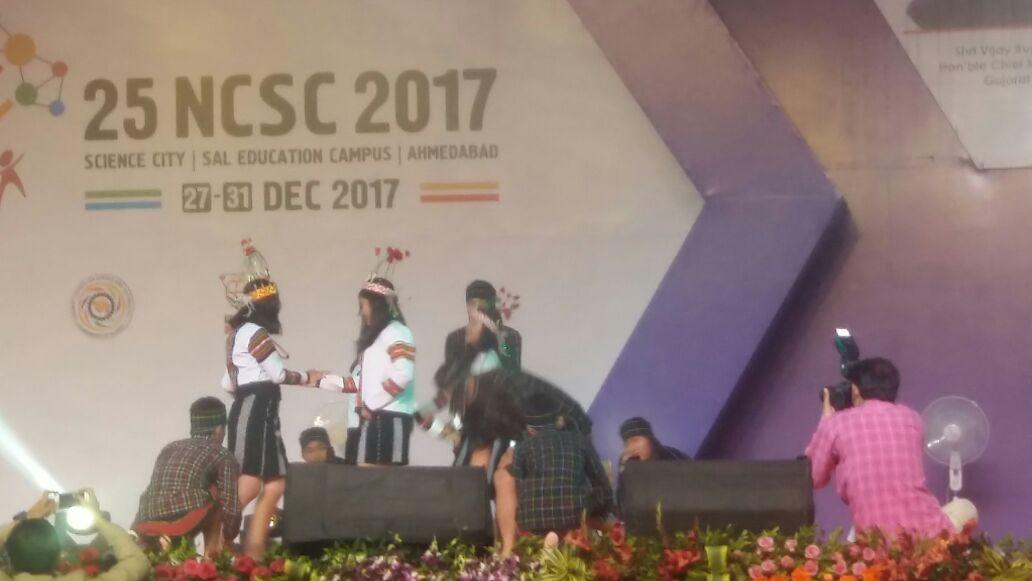 YagnangP's tweet photo. @25NCSC2017 #25NCSC2017 ના ભાગરૂપે સાયન્સસિટી ખાતે  બિહાર અને મિઝોરમ રાજ્ય ના બાળ વૈજ્ઞાનિકો એ પોતાની સાંસ્કૃતિક વિરાસત ની ધરોહર ને પણ સુંદર નૃત્ય રૂપે અદભૂત રીતે રજૂ કરી.
@dwijen_dj 
@narottamsahoo 
@AdhvaryuKinjal 
@Shraddhasneha https://t.co/neR4pElOg0