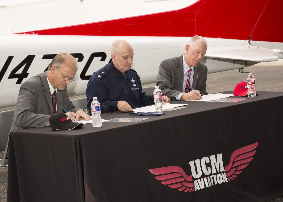 DrChuckAmbrose's tweet photo. Partnerships driven by shared mission of service w/ @usairforce for pilot training and @NationalGuardMO for cyber security defined #UCM2017. Hosting @SecAFOfficial was a highlight of the Fall Semester. @Whiteman_AFB @AFGlobalStrike @EricGreitens https://t.co/xJVlBWRlqq