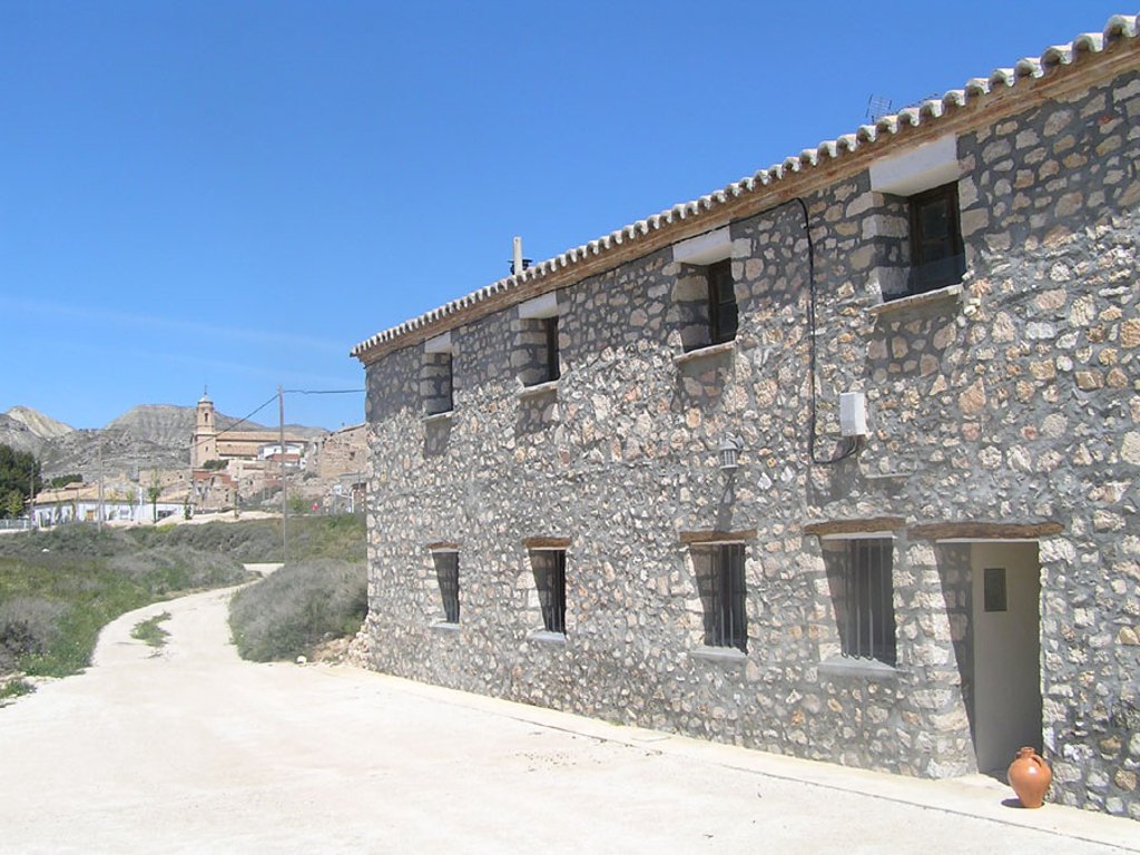 ¿Qué más #alojamientos rurales puedes encontrar en #CampodeBelchite? Hoy viajaremos hasta #LaPuebladeAlbortón para conocer La Paridera, una vivienda de #turismorural con mucha historia y con capacidad para ocho personas.