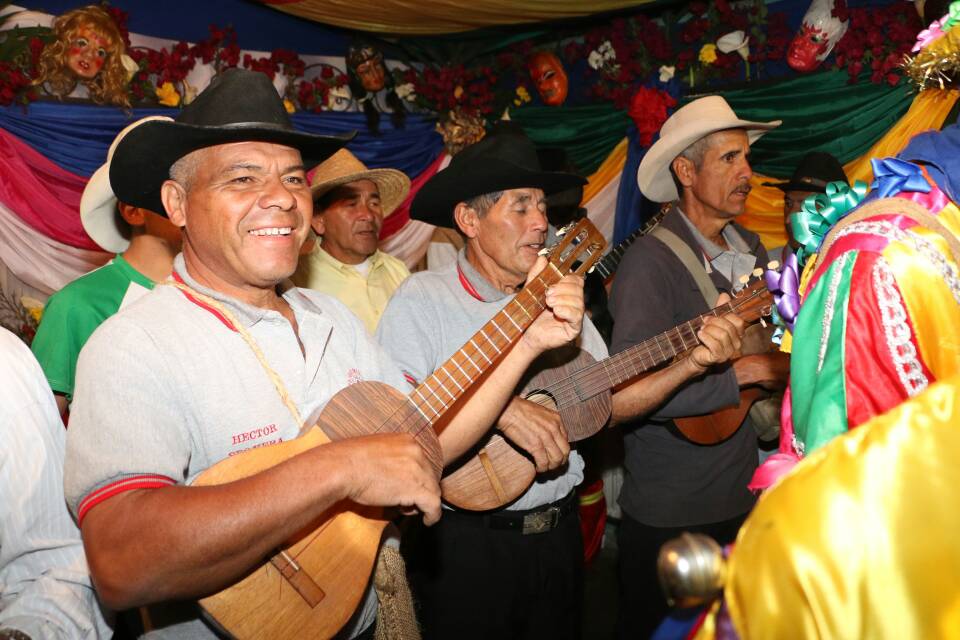 gestionperfecta's tweet photo. El pueblo de Sanare amaneció de Zaragozas! Desde el hogar de María Valeria, la Capitana Mayor, se inicia esta fiesta que se extenderá durante todo el día y a la que todas y todos están invitados! #Lara https://t.co/tJEHdkdmqO