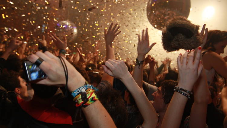 #London is brimming with incredible New Year's Eve parties, from classic cheese nights to heads-down raving. Here are the best #parties for having the perfect #NYE bash. ow.ly/58Hn30hhTnE
