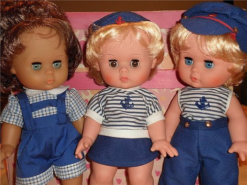 Diese Rechte Puppe suche ich. Mit blaue Augen.