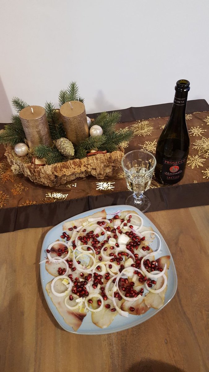 13survival's tweet photo. Waiting for #NewYear 
Aspettando #Annonuovo 
😍😍😍 https://t.co/cihs4bhjWU