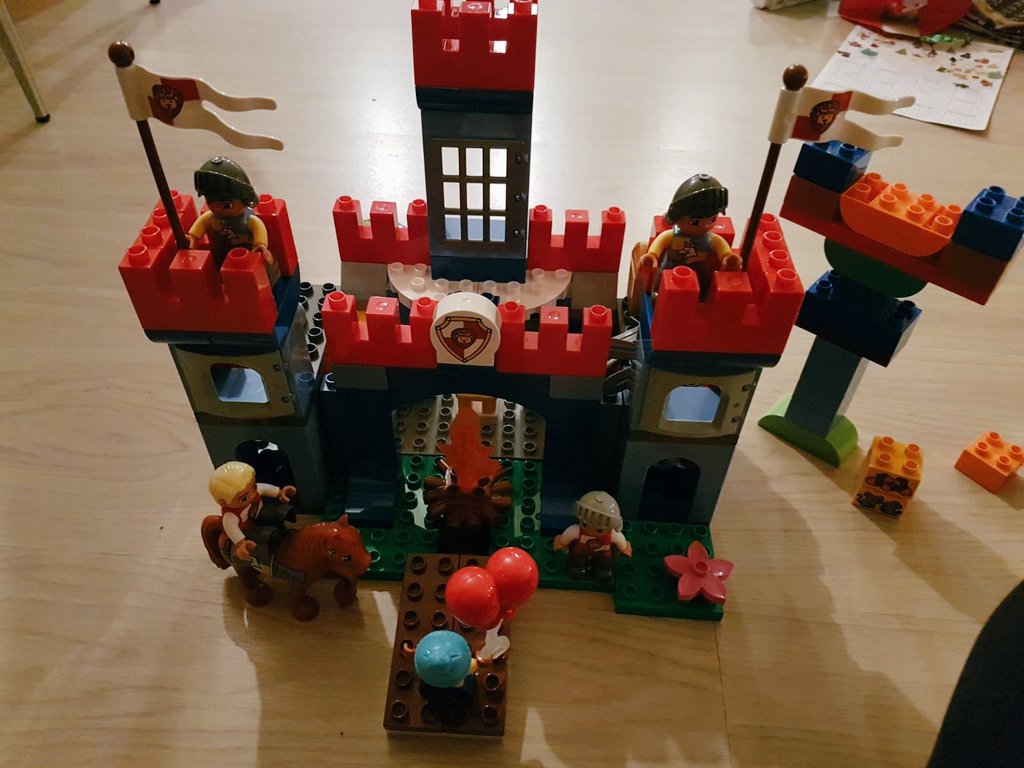 slorfin's tweet photo. knight castle #adventure #castle #knight #Knighthood #ChristmasPresent https://t.co/v1YbgzIux1