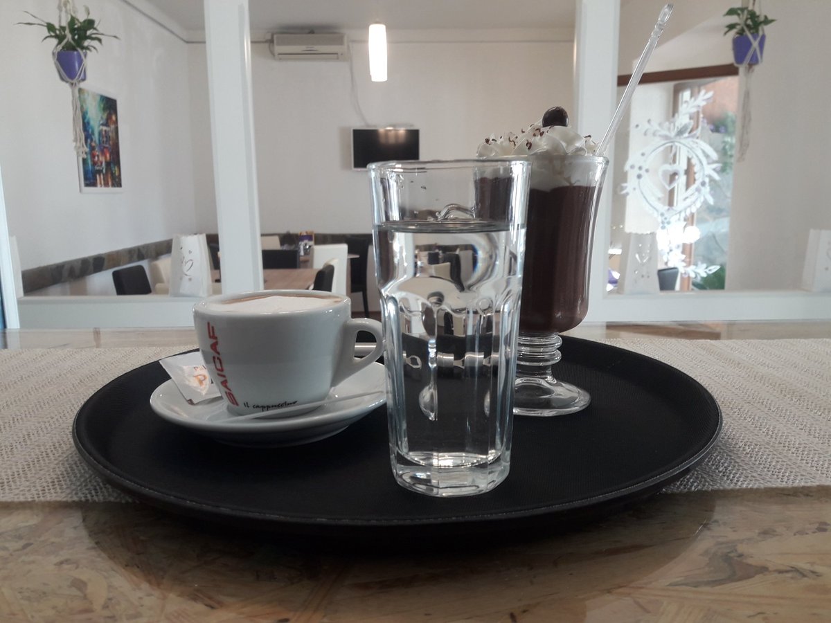 Dobro jutro Novi Sade :-) :-) :-) 
#pambapalacinkarnica #novisad #novisadmojgrad #kafa #espreso #saikaf #toplacokolada #crnacokolada #opustanje #dobrojutro 🤗💏👌☕🥇