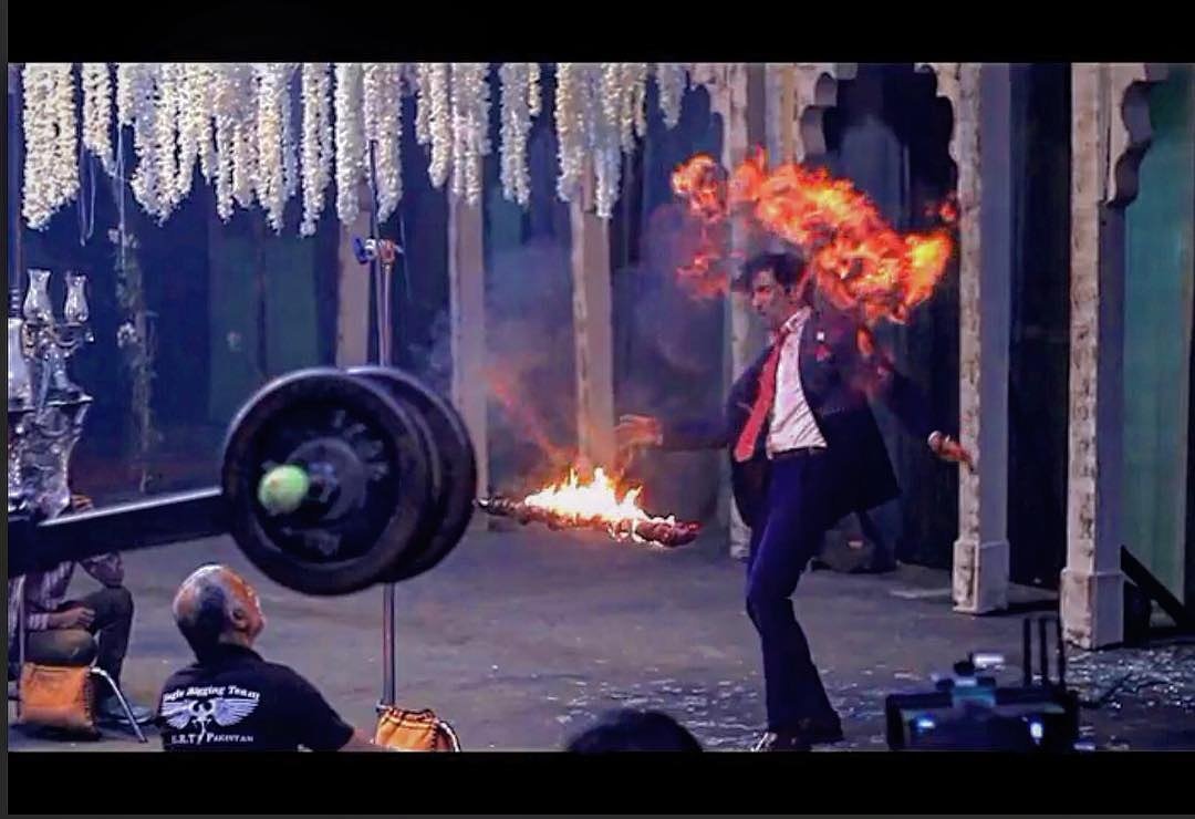 ItsSheheryarz's tweet photo. Well that's one way to keep warm this winter... BTS Saath Din #stunts #film #cinema #sheheryarmunawar 
#saatdinmohabbatin https://t.co/KCyiqbHrW1