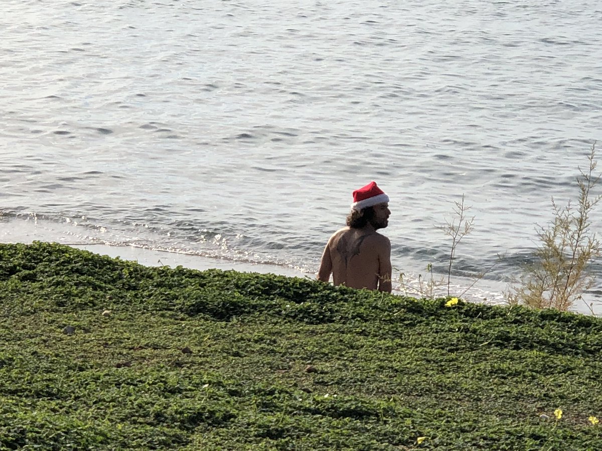 YogaHeavenbyZoi's tweet photo. 2017/2018 in Greece. You can spot #StClaus playing #raketes on the #beach. Best wishes for 2018 to everybody! #yogaheavenmykonos #Greece #yogaretreats #Mykonos #Aegeansea #yogalife https://t.co/NGXLlHqCHw