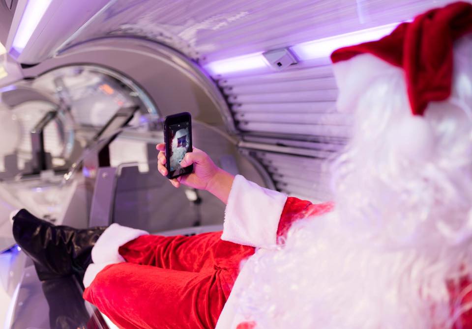 Blue Box studijā Dzirciema ielā 42, Rīgā 29. decembrī laimīgās dāvanu stundas 15:00-17:00!
- dāvaniņa katram, kas sauļojas!
- sauļošanās kosmētikas konsultants!
- 20% atlaide visām krēmu pudelēm!
- dāvanu karte solārijam katram, kas iepirksies vismaz par 35 Eur
Nāc ciemos!