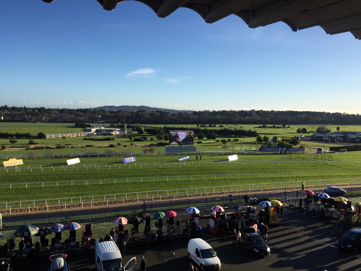 cliffhousehotel's tweet photo. The excitement builds. #threewordtweet #CliffStyle @LeopardstownRC https://t.co/mpAlHmDS2X