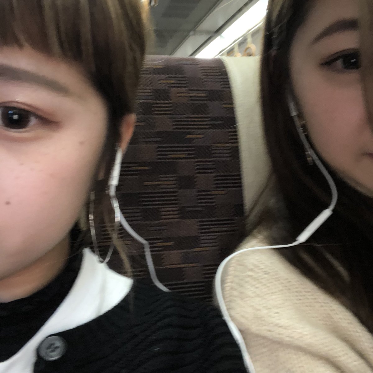 o_qips's tweet photo. 雪とたわむれて冬感じて浴衣着て美味しいもの食べて温泉入ってテレビ見ながらダラダラしてあーでもないこーでもないいつでも話せるような話してしょうもないことでケラケラ笑ってビュッフェで同じもん食べすぎてお腹いっぱいなった気持ち悪いってゆうて何が言いたいかって言うと楽しかった。 https://t.co/dLJ4db2o27
