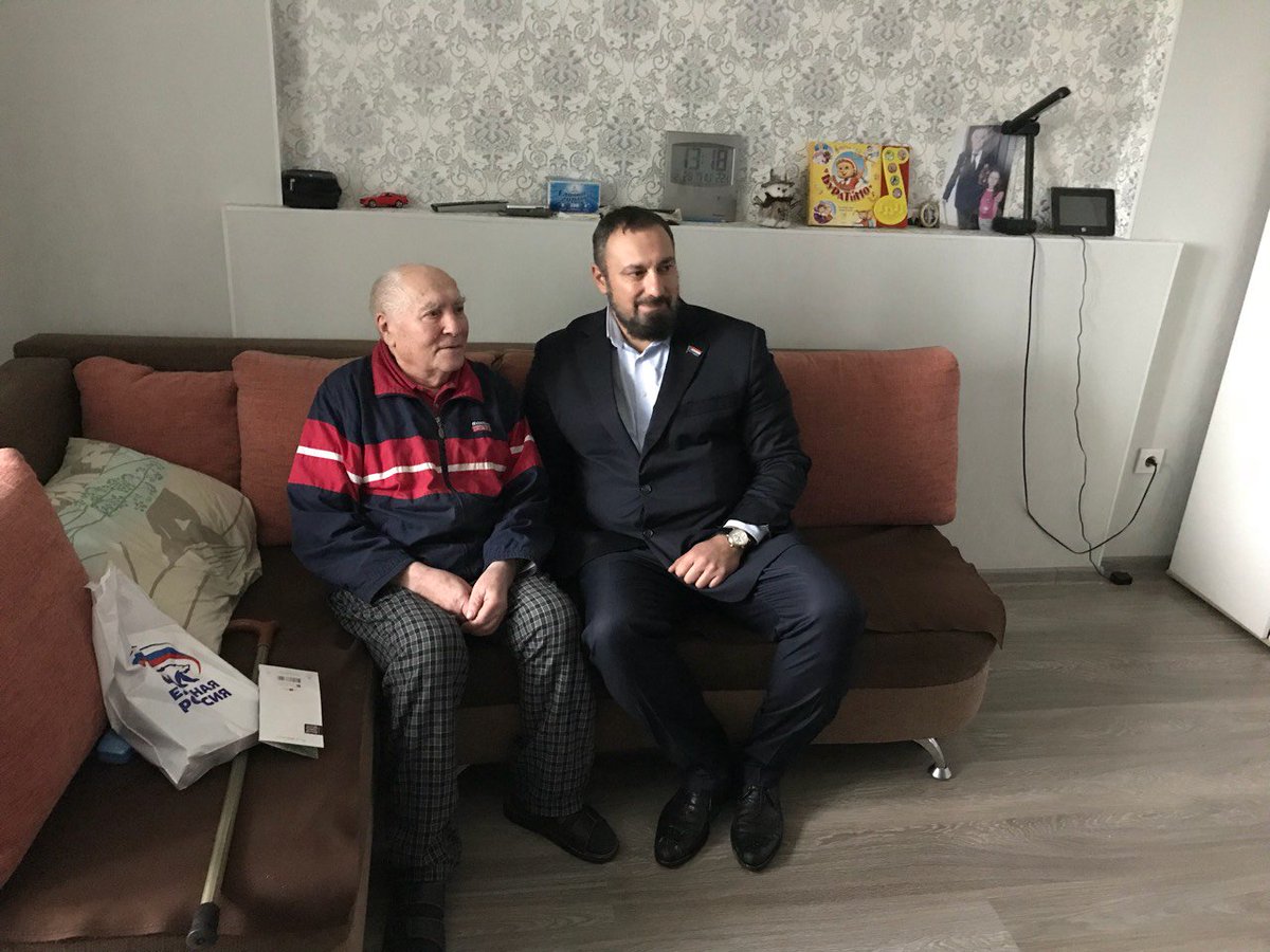 ragimov063's tweet photo. Не ждём 9 мая! Поздравляем ветеранов и участников ВОВ с  при любой возможности. Присоединяйтесь к нашему движению-акции #патриоткруглыйгод! @samaradeputat @er_samara @Duma_Samara @rossya2014 Спасибо за помощь @AdmSamRna https://t.co/P19HMLQLbn