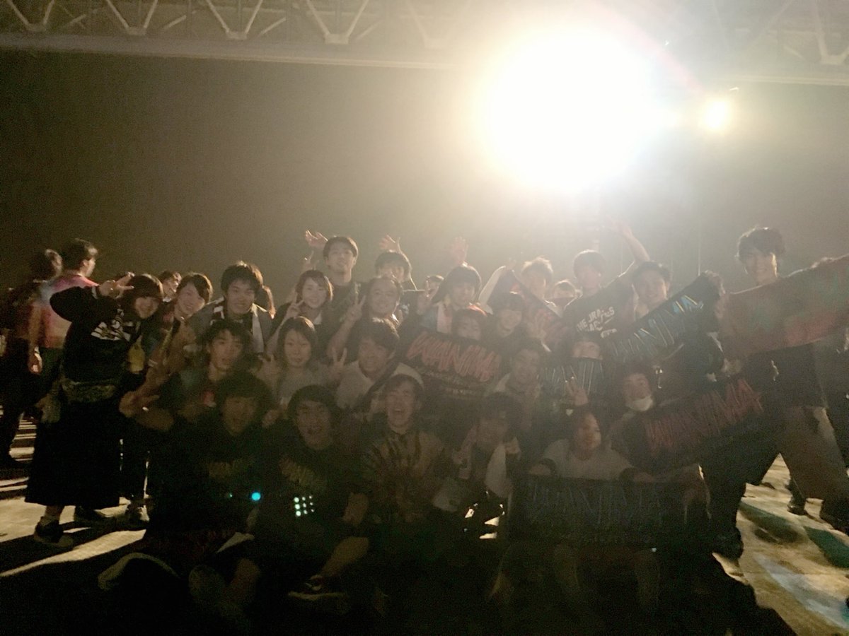 1992_k_1129's tweet photo. CDJ初日おわた。WANIMAともにで荒れてサークルがめちゃめちゃになってその前まで一緒にサークルしてた人たちとはぐれちゃったのがめちゃめちゃ悔しい。最後まで一緒に楽しみたかったなあ。
#CDJ
#KEYTALK
#KANA-BOON
#WANIMA
#集合写真
#一緒にサークルした人と繋がりたい https://t.co/BvvzVkcyg2