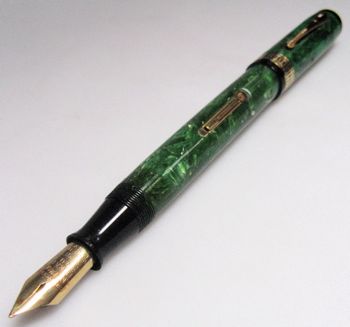 retroviny's tweet photo. Krásné pero ze třicátých...
#1930s
#retropen https://t.co/ooc0LavspW