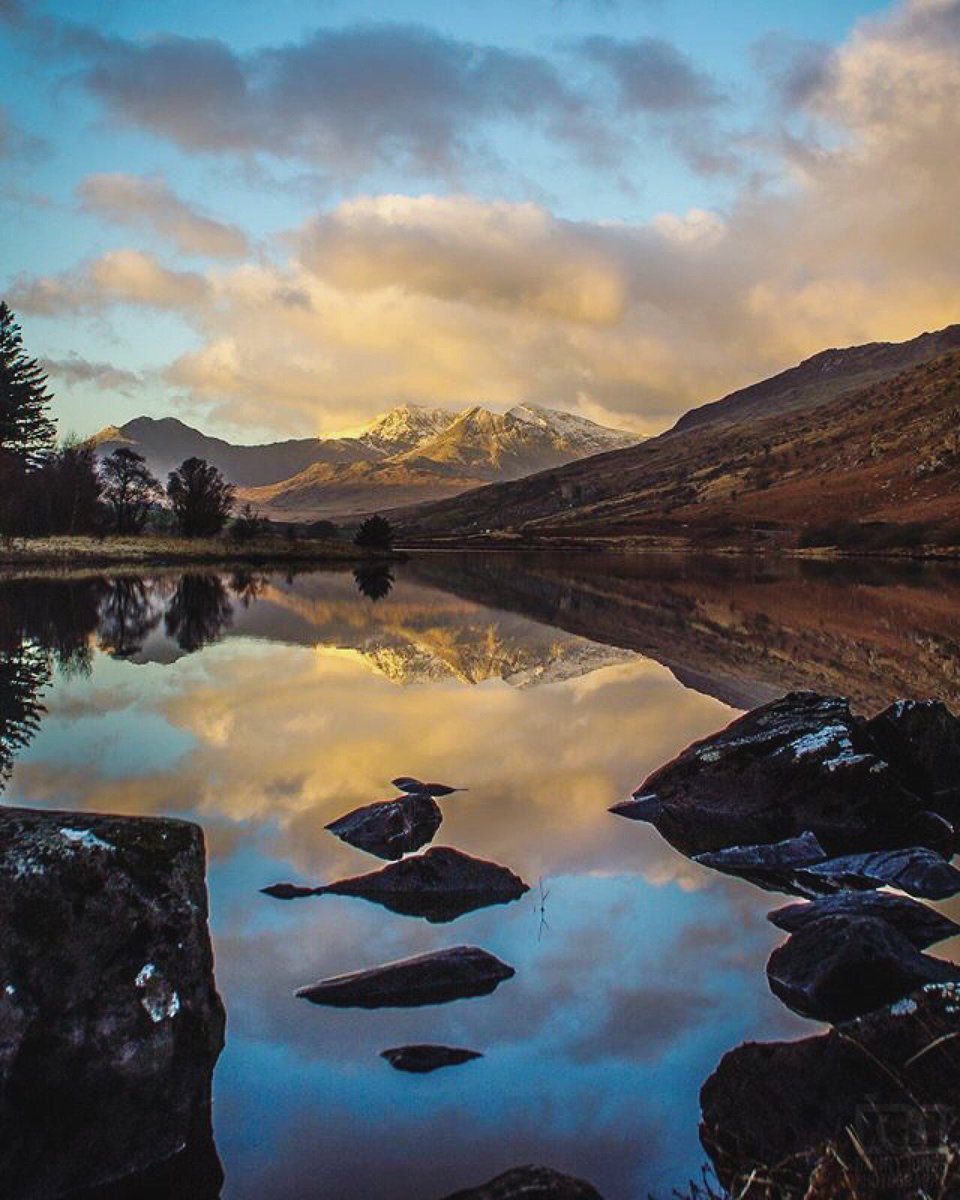 ExplSnowdonia's tweet photo. RT if you love Snowdonia! 💚

📷 © @dannyjones1992 https://t.co/mqWtXC4FSc
