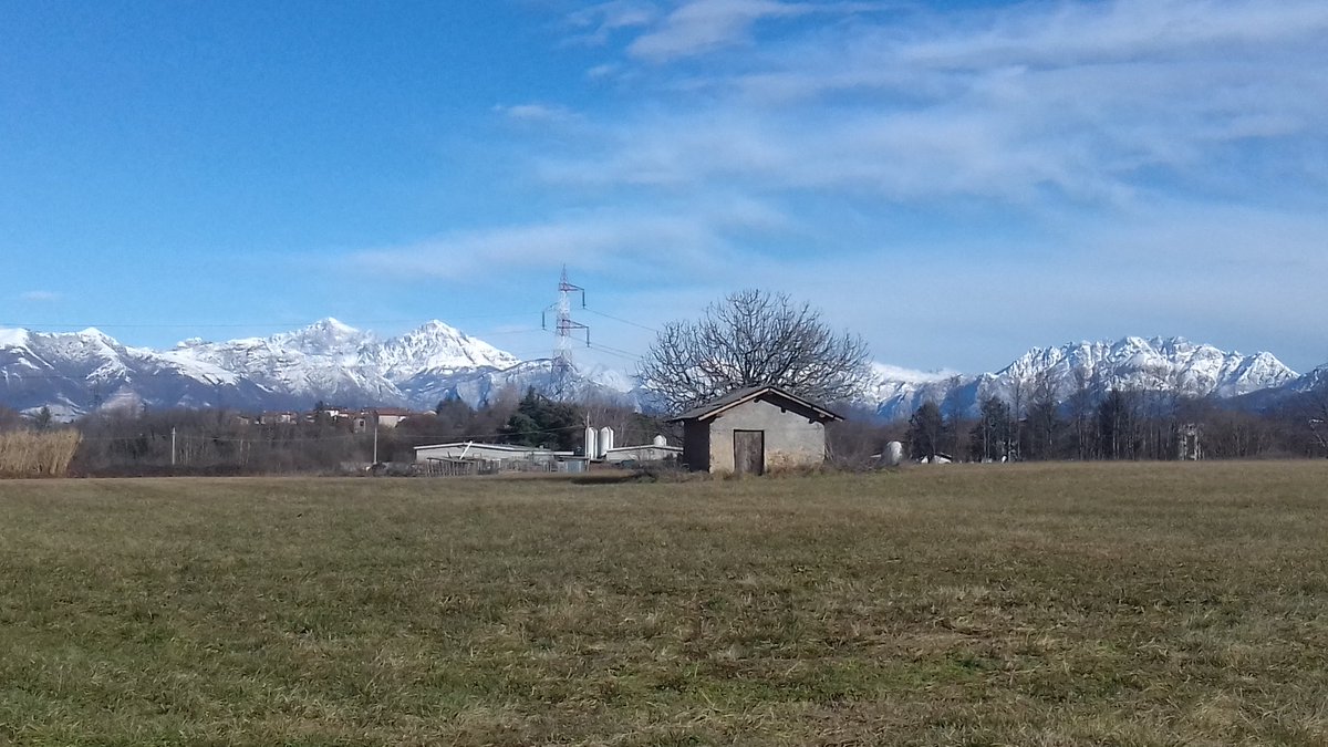 SerenaBoscaini's tweet photo. Home sweet home #Italy #Brianza #Alpsview #Christmasholidays https://t.co/aDOHTFAq4U