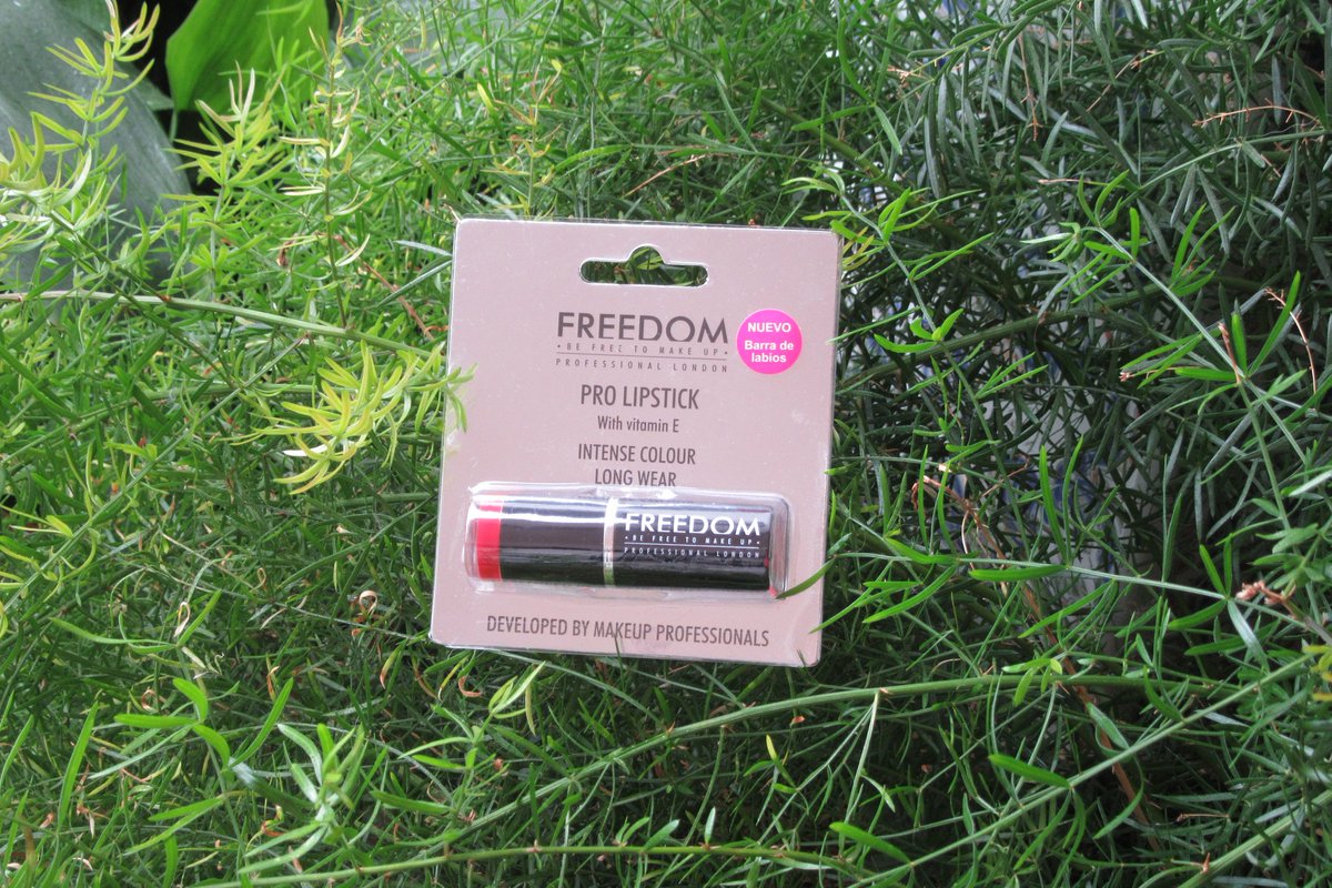 Wada21's tweet photo. Si yo también he aprovechado el 50% de descuento en maquillaje de @CarrefourES para pillarme el labial 109 Red Wine de @freedommakeupes https://t.co/4lfdwStZHg