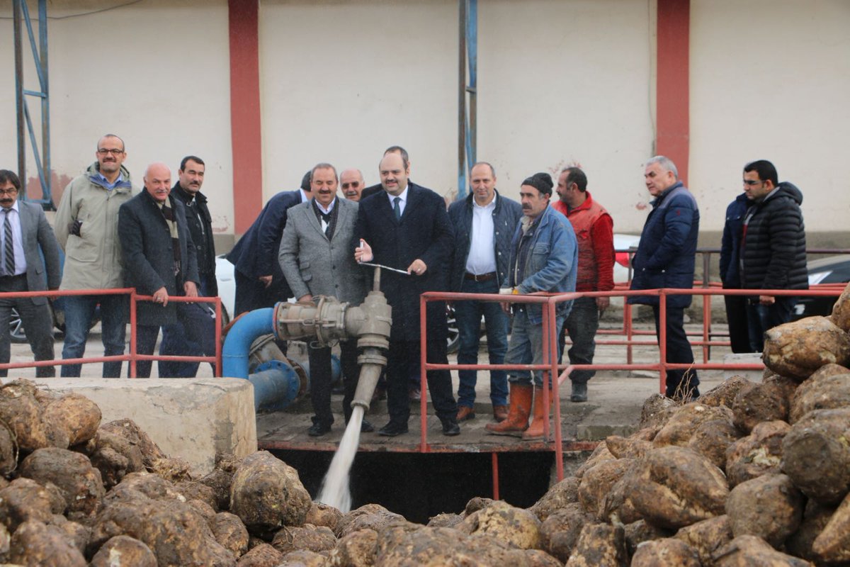 muhammedcevdet's tweet photo. Bölgemizin Gelişiminde ve Kalkınmasında Önemli Paya Sahip Olan Erzurum Şeker Fabrikası’nda İncelemelere Bulunduk, Görevli Personel Kardeşlerimizle Hasbihal Ettik. https://t.co/mMIcyX0MfA
