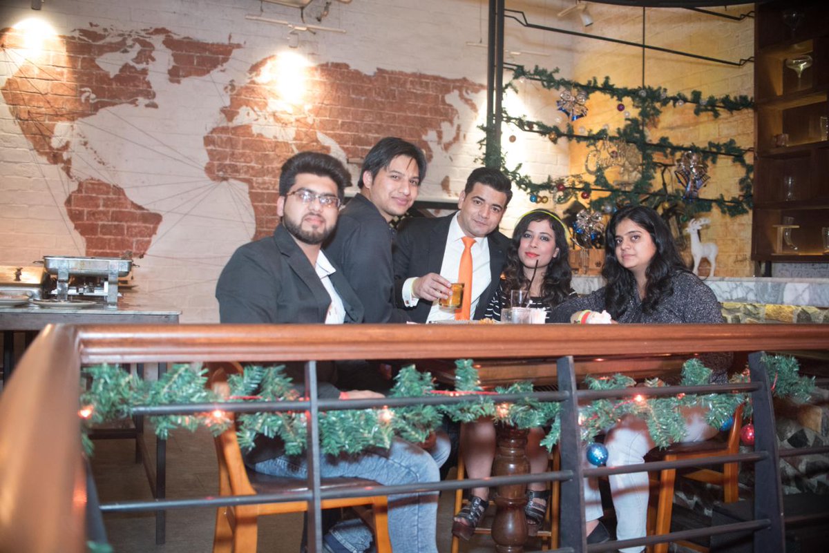 priyaG6294's tweet photo. @myawfis It was a great Christmas ParTy arranged by amazing #Awfis_CP team. Had a wonderful night with all people together. Thank You #Awfis_CP for making it memorable. @myawfis  @gmalik_IND @NEERAJ90 😇 https://t.co/IDpdMS5v1l