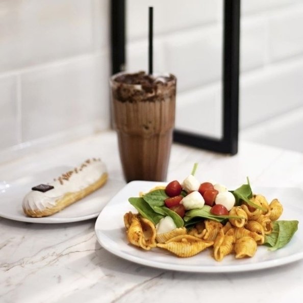 Singapour se met à l’heure française pour le déjeuner…

#SavourerLeQuotidien
#SavouringTheEveryday
📷 @scottssuaresg ift.tt/2BNVtZg