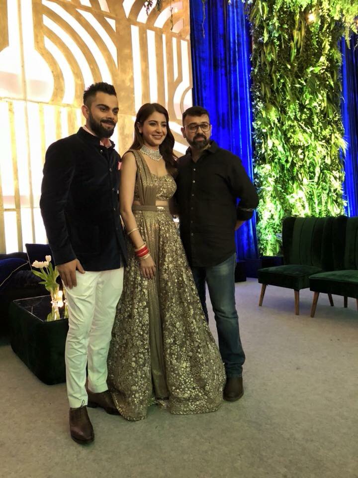  @AnushkaSharma &  @imVkohli with friends & family at their reception   #Virushka  #VirushkaReception