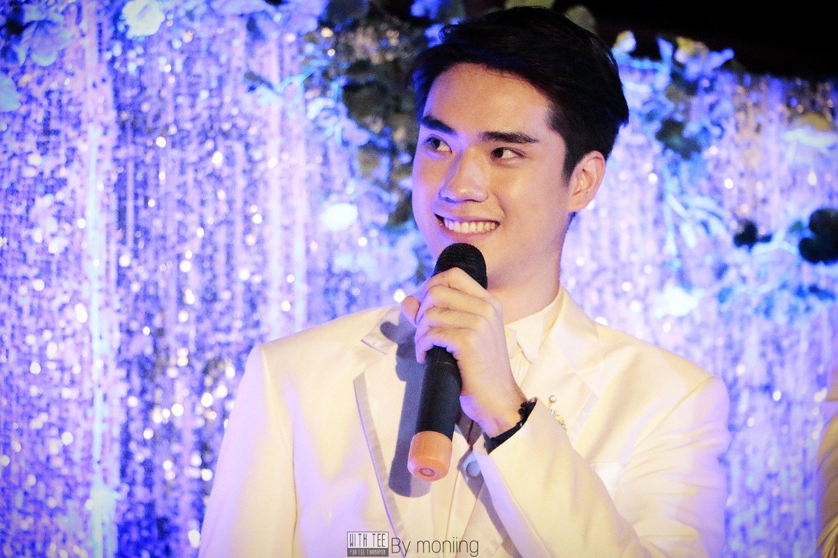 with_tee's tweet photo. หล่อขนาดนี้ ที่เรือนมีบ่าวรับใช้ยังคะ @Tee_Jaruji 
#ตี๋คนขี้แกล้ง2017 
#teethanapon 
#โพสอิททูชายตี๋ https://t.co/ERA0gjp1je