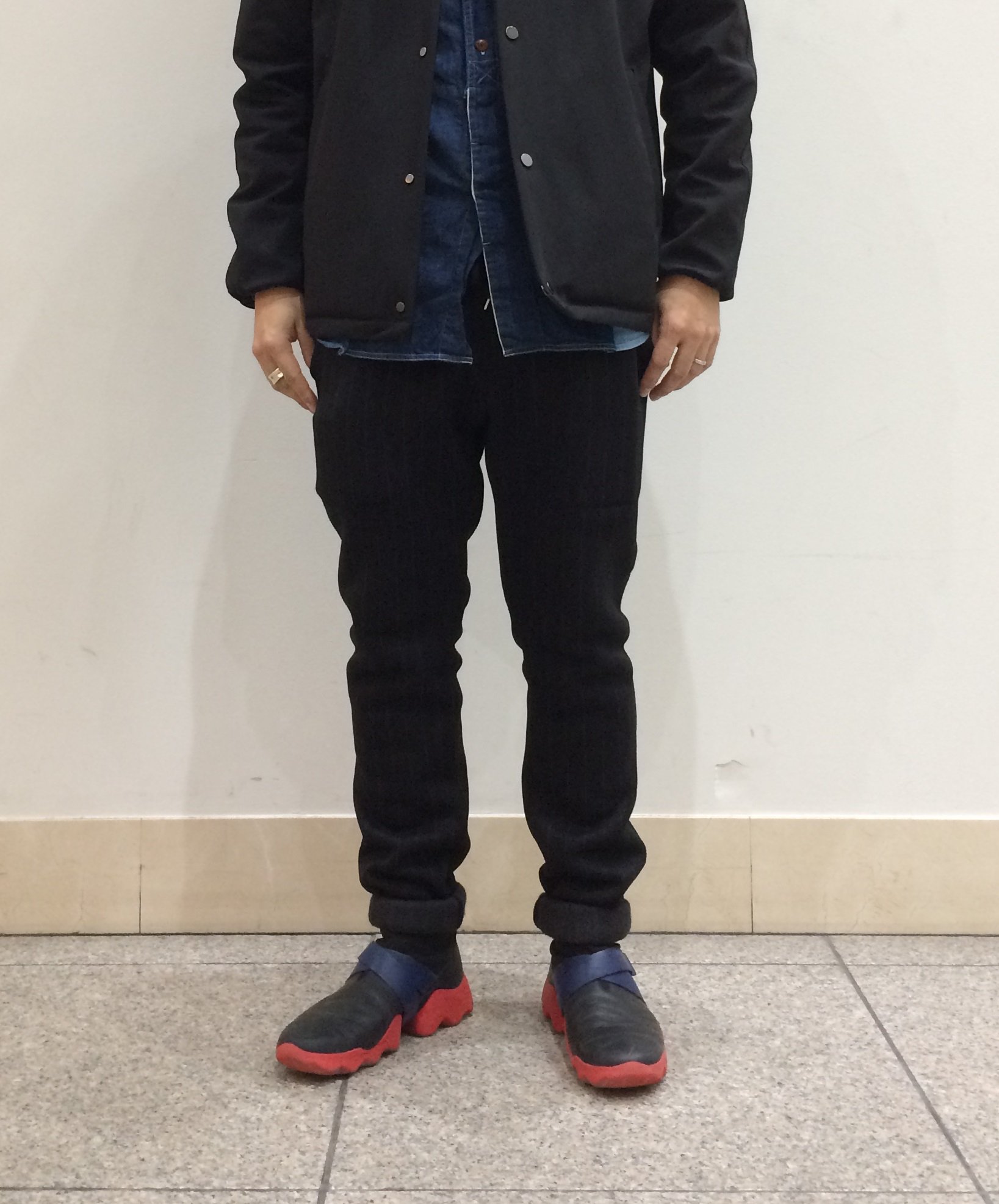 カンペール スタッフのシューズはメンズブーツ Dub です 目を惹く赤いソールは ダークトーンにまとめたコーディネートに映えますね T Co Z3ci53tkz9 Camperjapan T Co Qtahas9ptf Twitter