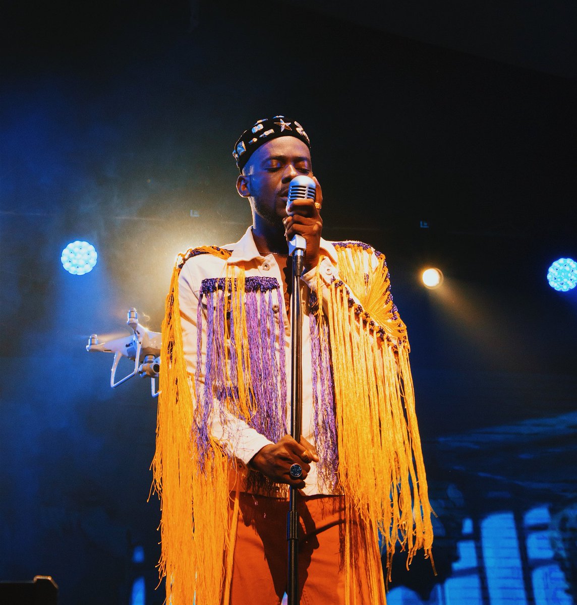 adekunleGOLD's tweet photo. People kept asking me what #onswag meant 😂. I’m now having second thoughts. I don’t want a one night stand, I want to be in a long commited relationship with y’all. 💛 https://t.co/HceQnvFysD