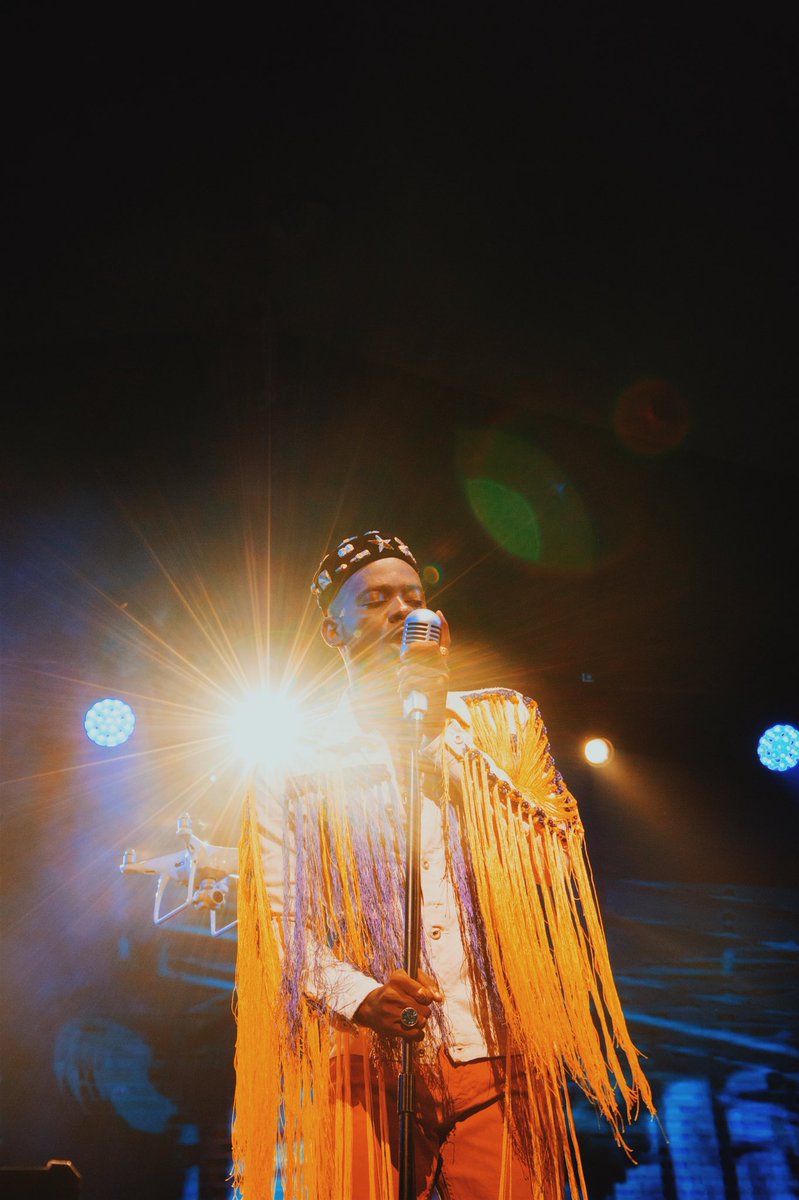 adekunleGOLD's tweet photo. People kept asking me what #onswag meant 😂. I’m now having second thoughts. I don’t want a one night stand, I want to be in a long commited relationship with y’all. 💛 https://t.co/HceQnvFysD