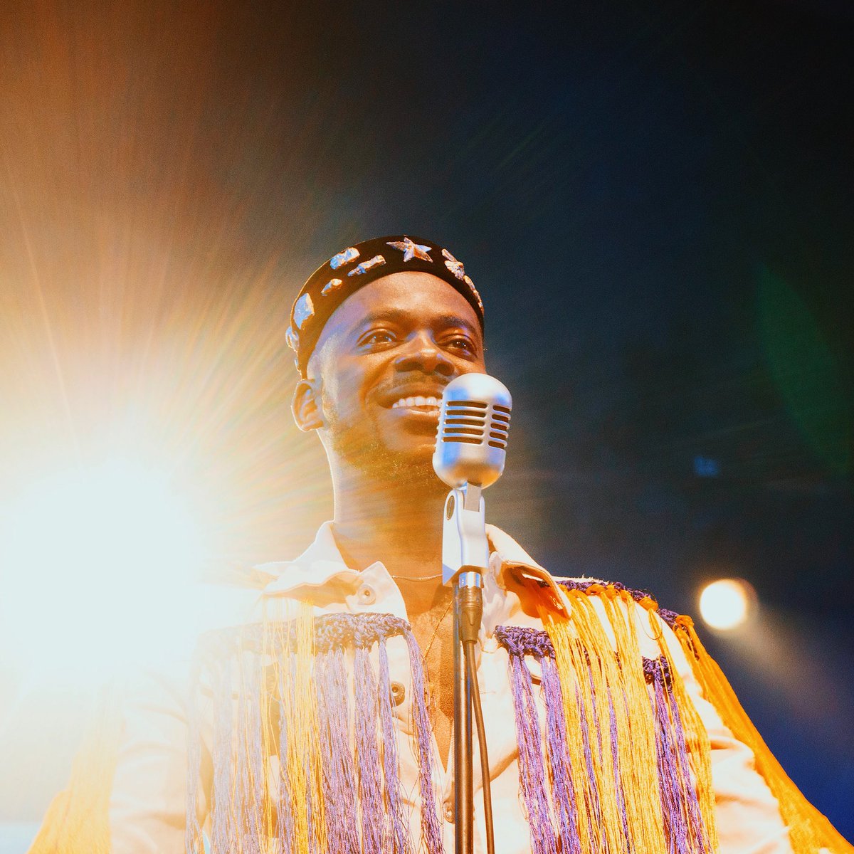 adekunleGOLD's tweet photo. People kept asking me what #onswag meant 😂. I’m now having second thoughts. I don’t want a one night stand, I want to be in a long commited relationship with y’all. 💛 https://t.co/HceQnvFysD