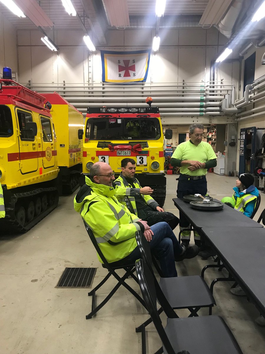BorjeDovstad's tweet photo. I dag besöker #liberalerna #Karlskrona Gränslös Samverkan Bandvagnsföreningen - Ideella krafter som en del i vår allas trygghet och i den civila beredskapen. https://t.co/LPrLLCSRhr