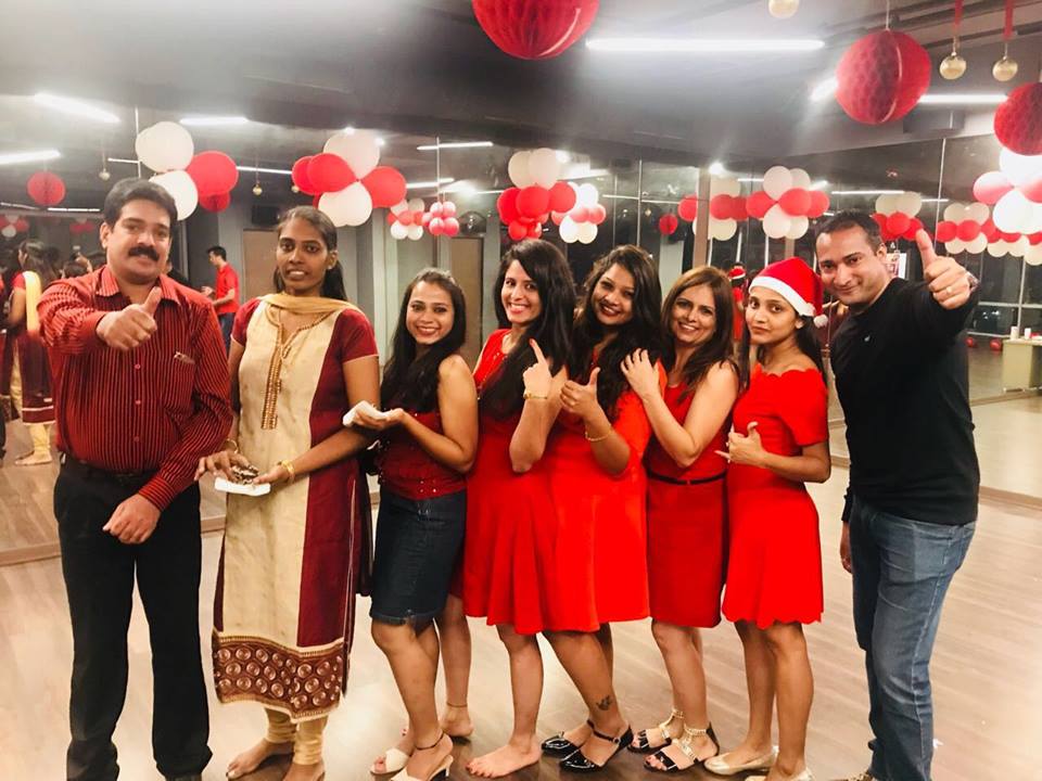 yog_power's tweet photo. Yog Power Studio Andheri Lokhandwala Celebrated Christmas π Party of the year 2017. Had loads of fun, unlimited masti, yummy foods, dance and yes off course, the cute selfiesπ of Yog Power Studio clients on the party floor. #Christmass #2017 #YogPowerStudio #Selfiqueens https://t.co/MdZC3GCq8F