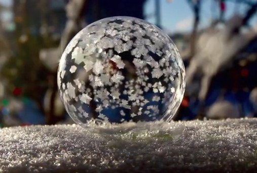 IncredThings's tweet image. Frozen Soap Bubble incrediblethings.com/?p=102692