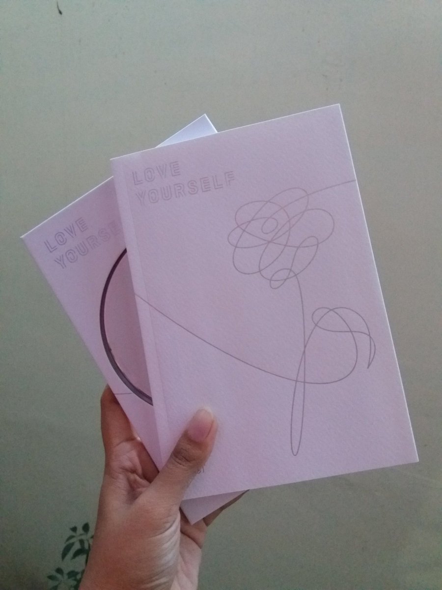 sooofinf15's tweet photo. soooo what a blessing day! I got my #7for7 #PresentEdition #GOT7 and #LoveYourself @BTS_twt from @alkurine 💕💕💕 senang berbisnis dengan Anda *even harus kredit dulu* hehe 😂 https://t.co/tSaeYcDjkQ