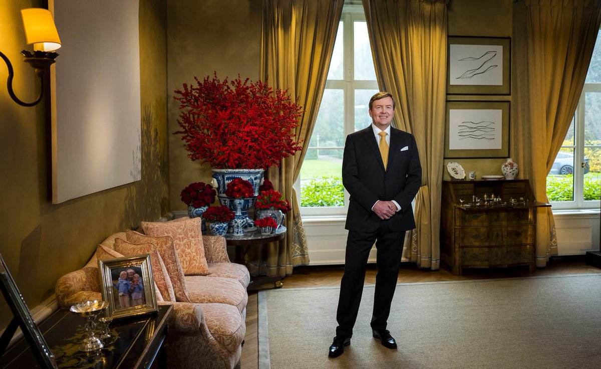 360Koningnl's tweet image. Volgend jaar de #kersttoespraak in #360graden ? #dtv Deze @360Koningnl staat gereed voor de realisatie. #kerst