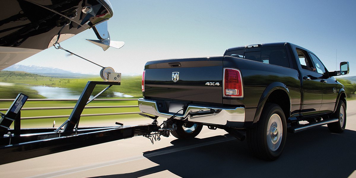 RAMdoBrasil's tweet image. Só quem tem uma #Ram2500 sabe: depois de pegar pesado no trabalho o ano inteiro, chegou a hora de pegar pesado nas férias e relaxar! Boas festas e feliz 2018!