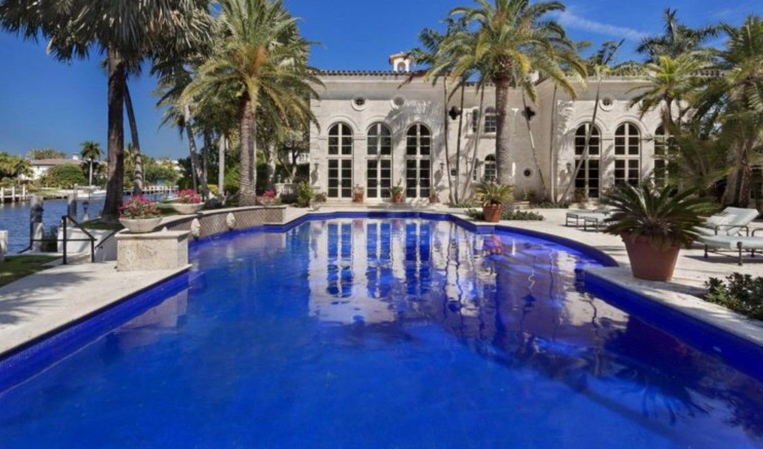 Sometimes you just want to watch the water from the water. Awesome place on Coconut Palm Road.  #Boca #BocaRaton #lovingBoca #BocaRealEstate #PropertyMatters #HappyMatters #LovingLife  #realestaterealresults #happeninginboca #floridarealtor #realestate #welivewhereyouvacation