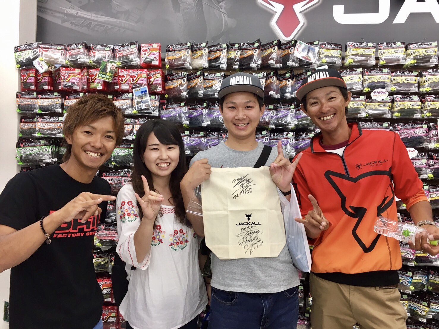 とし9 今年はバスプロの方とたくさんお話しする機会があった1年でした その中でも ジャッカルプロスタッフの水野さんとマーモさんにはガイドやイベントなどでお世話になりました 水野さんとマーモさんのことは これからも彼女と2人で応援させて