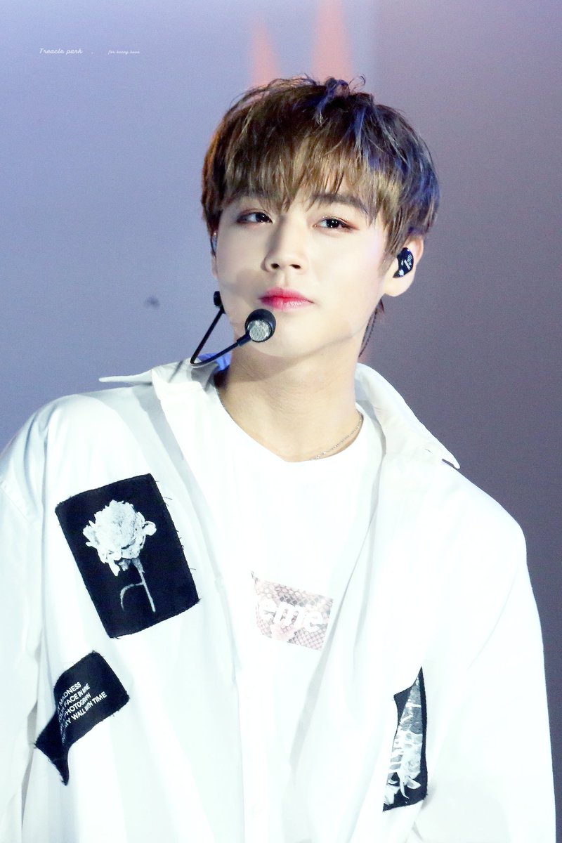 TreaclePark0529's tweet photo. 171224🐰🐰🐰

#박지훈 #PARKJIHOON #朴志训  #WANNAONE 🐰 https://t.co/M8lV1hxsBP