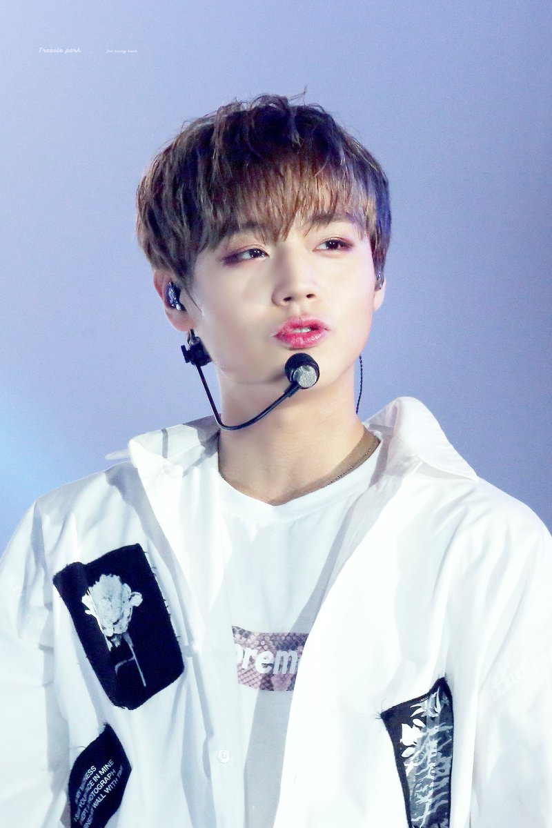 TreaclePark0529's tweet photo. 171224🐰🐰🐰

#박지훈 #PARKJIHOON #朴志训  #WANNAONE 🐰 https://t.co/M8lV1hxsBP