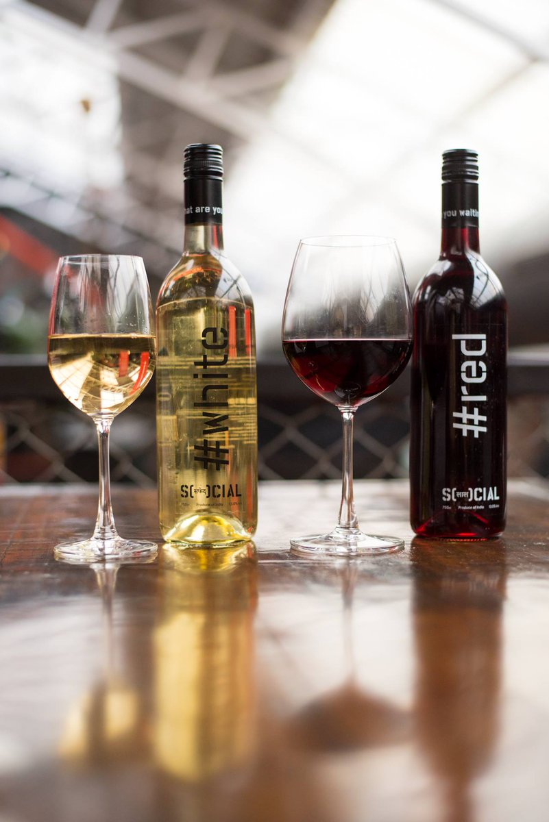 SocialOffline's tweet photo. Bring in 2018 with an unlimited serving of all your favourite SOCIAL #Cocktails, #LLIIT, #munchies &amp; #sangria. 

Get your Early Bird tickets now for #NYE @ Social on https://t.co/k4dMXr7DlD , and get 20% cashback!

https://t.co/r6G6NA9LDd https://t.co/HexYZytvlW