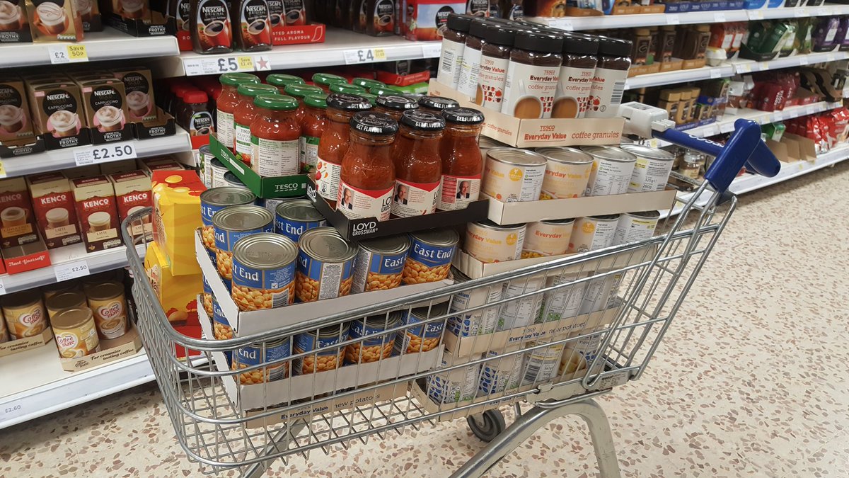 MKAWatford's tweet image. Youth of Ahmadiyya are delighted to donate 112 kg of food to @WatfordFoodbank 
Sharing &amp;amp; caring on #festiveseason @UKMuslimYouth @MKAOutreach @Observer_Owl #IslamInPractice