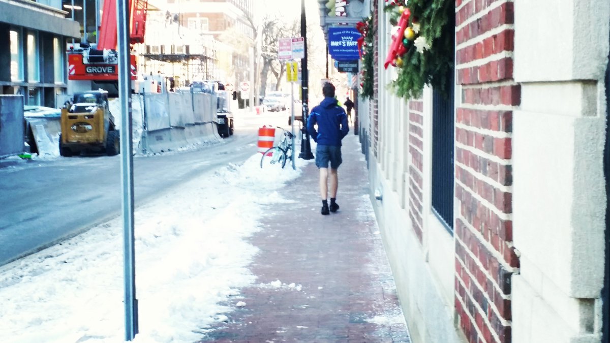 OnlyInBOS's tweet photo. Good morning.

It is 5° in Cambridge.

It is -15° factoring in the windchill.

This young savage decided it was shorts weather today.

Have a nice day. 

🙃 https://t.co/pLPsuhY5ce