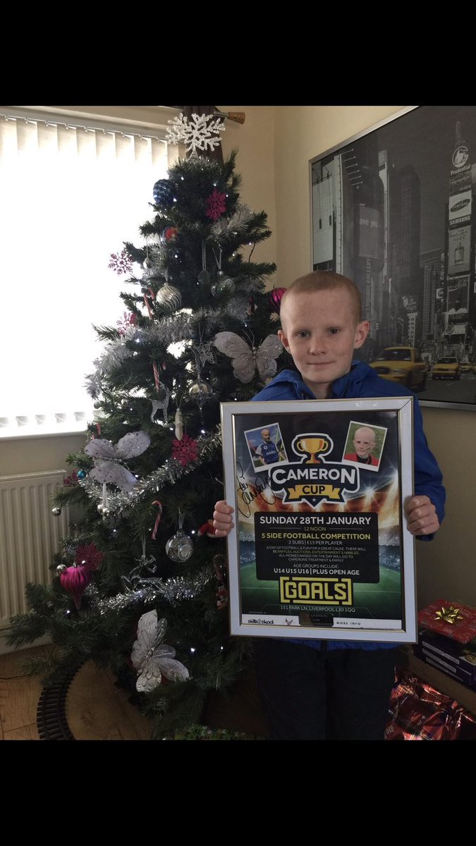 <a href="/Carra23/">Jamie Carragher</a> thanks carra <a href="/CamRowleyCR7/">Cameron Rowley</a> is delighted with his signed poster. 👏🏻👏🏻 #carragher #lfc #liverpool #premierleague