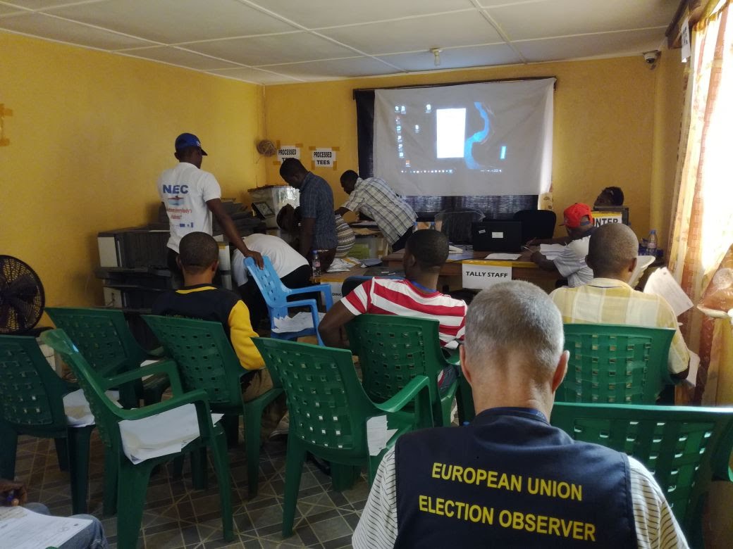 EUEOMLiberia's tweet photo. Work in tally centers in #Liberia is ongoing. Our #EUEOM #election observers are still all over Liberia and observe the #tally process in all tally centers. https://t.co/gjR1ZAEr7l