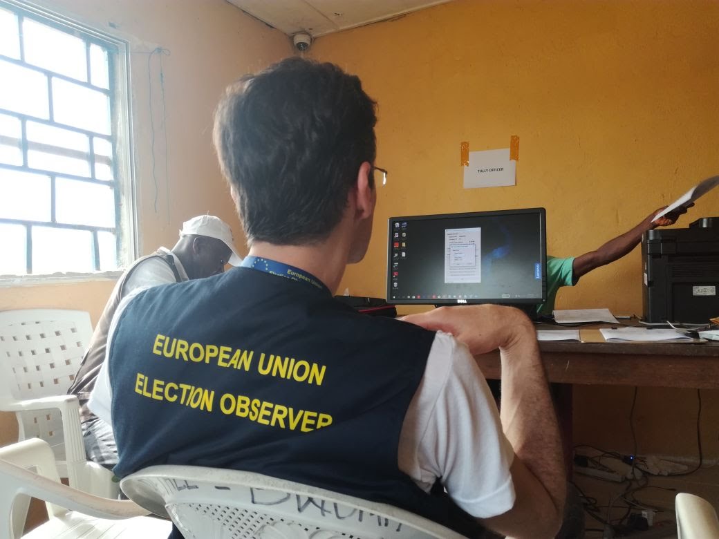 EUEOMLiberia's tweet photo. Work in tally centers in #Liberia is ongoing. Our #EUEOM #election observers are still all over Liberia and observe the #tally process in all tally centers. https://t.co/gjR1ZAEr7l
