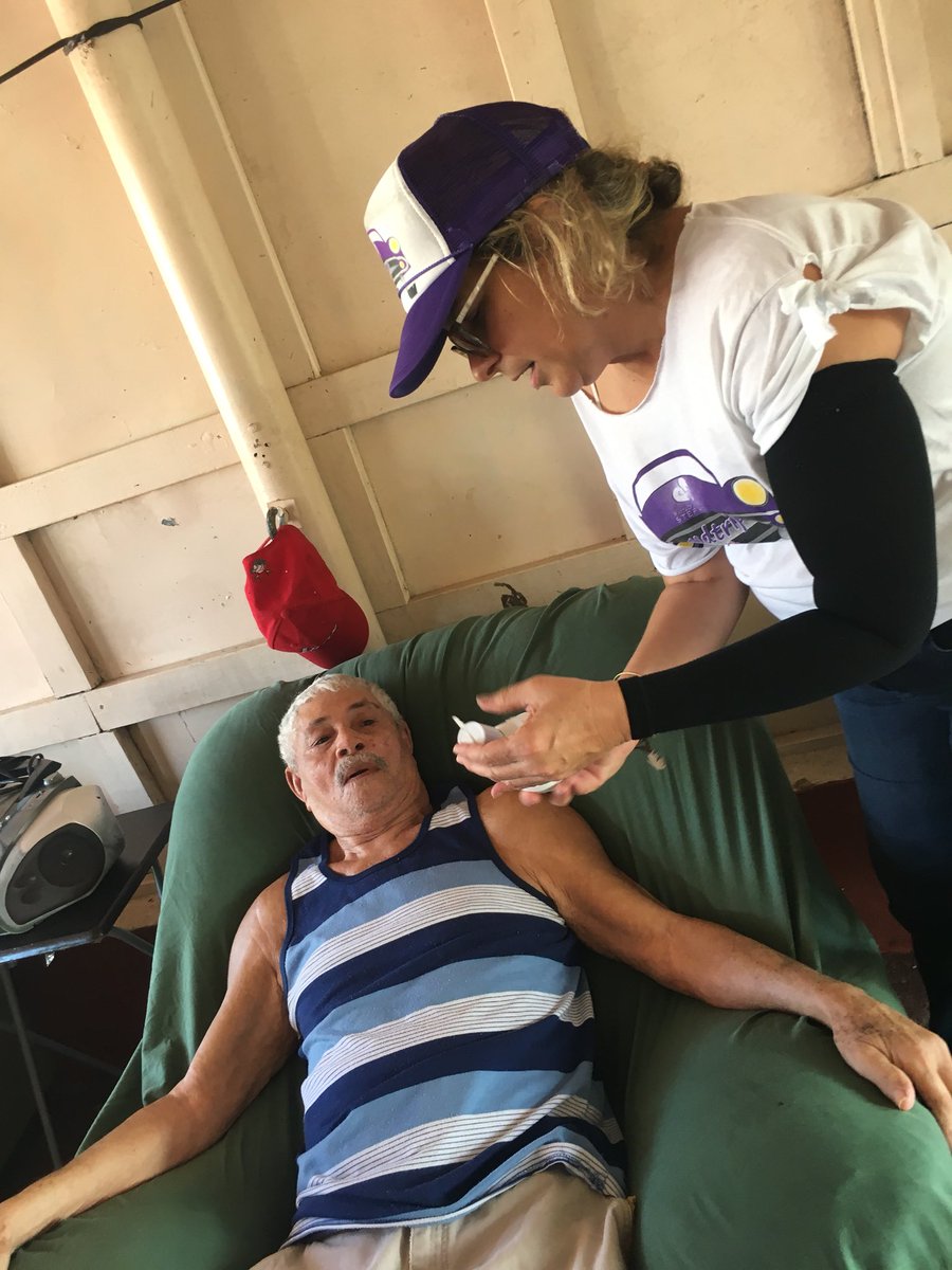 Zorimar17's tweet photo. @2inspireweek thank you for the award! Yesterday we took solar lights, fans, food and aid to the elderly in Juana Diaz @TeamStefanoPR #nostocadejarunahuella https://t.co/U80nPoD2pi